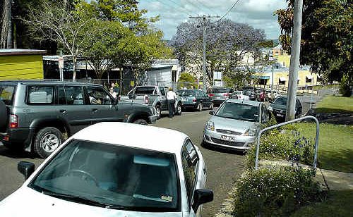 This photo shows congestion at school drop-off time at Alma Street. Residents say more development will endanger the lives of children. This photo shows congestion at school drop-off time at Alma Street. Residents say more development will endanger the lives of children.